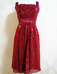 スパンコールが上品なレッドサテンドレス レンタル